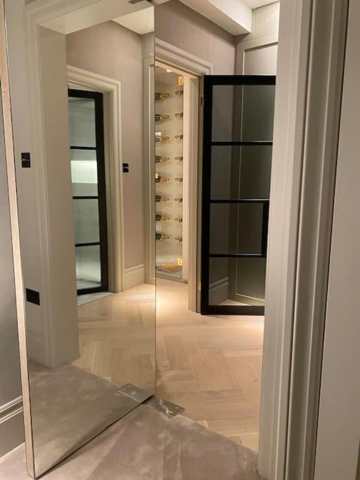 Luxury Georgian Apartment - 5 Minute Walk To Spa 바스 외부 사진