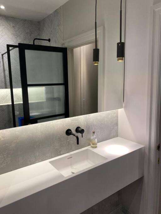 Luxury Georgian Apartment - 5 Minute Walk To Spa 바스 외부 사진
