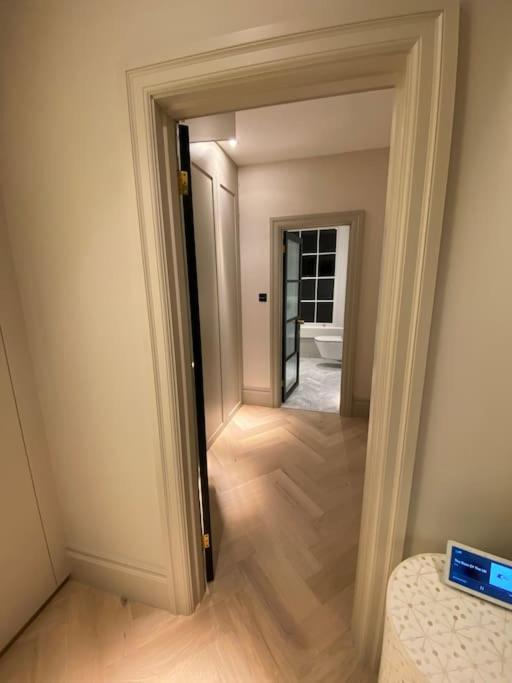 Luxury Georgian Apartment - 5 Minute Walk To Spa 바스 외부 사진
