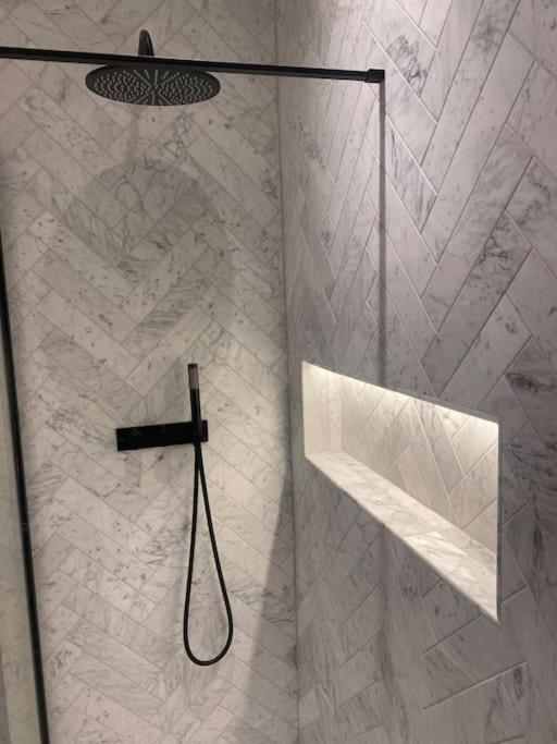 Luxury Georgian Apartment - 5 Minute Walk To Spa 바스 외부 사진