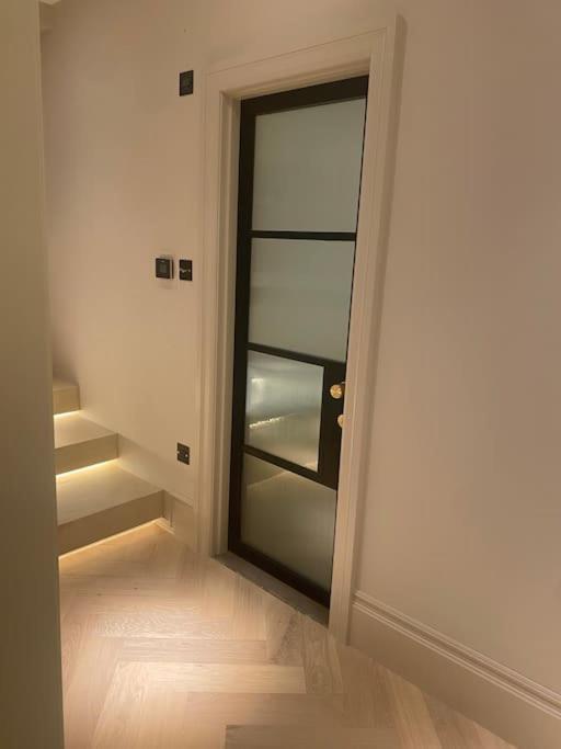 Luxury Georgian Apartment - 5 Minute Walk To Spa 바스 외부 사진