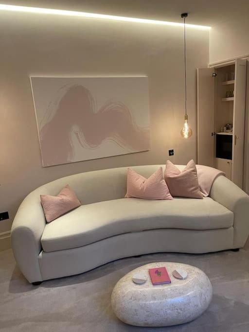 Luxury Georgian Apartment - 5 Minute Walk To Spa 바스 외부 사진