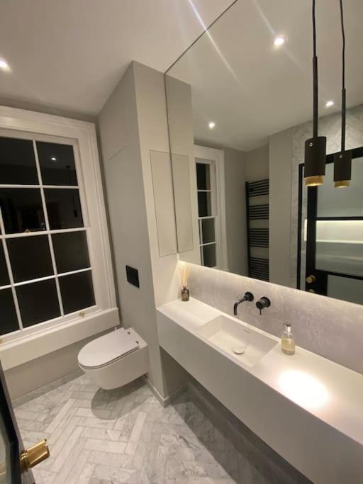 Luxury Georgian Apartment - 5 Minute Walk To Spa 바스 외부 사진